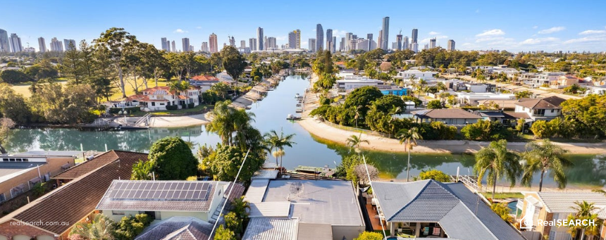 Broadbeach Waters: A Boater's Paradise with Modern Appeal